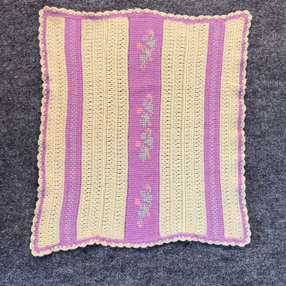 Vintage‎ Baby Blanket Crochet Handmade Scalloped Edge Cottagecore Grandmacore
